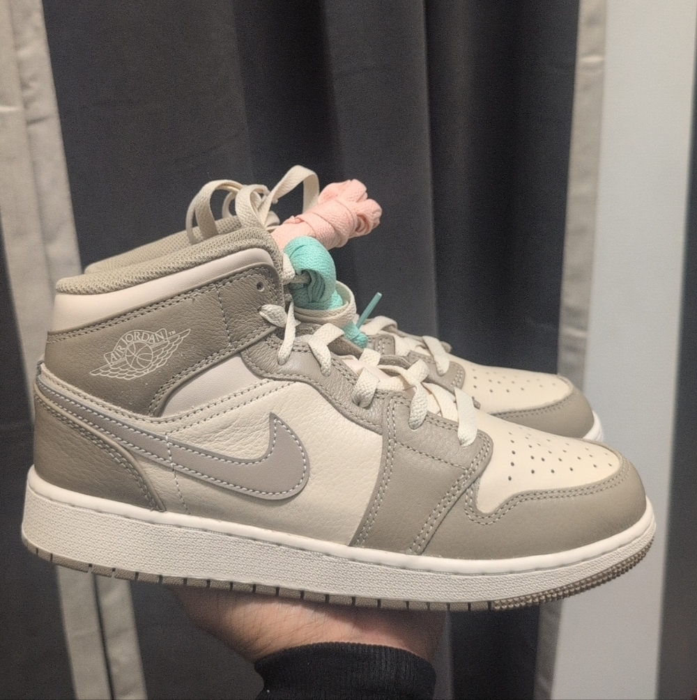 Air Jordan 1 Mid Grade School Lifestyle Sneaker Size 7Y NWOB